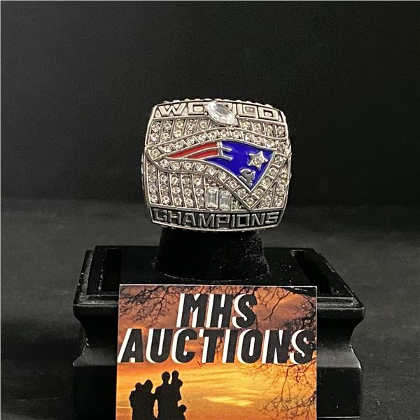 NEW ENGLAND PATRIOTS N.F.L 2001  BRADY  CHAMPIONSHIP REPLICA RING (ref652)