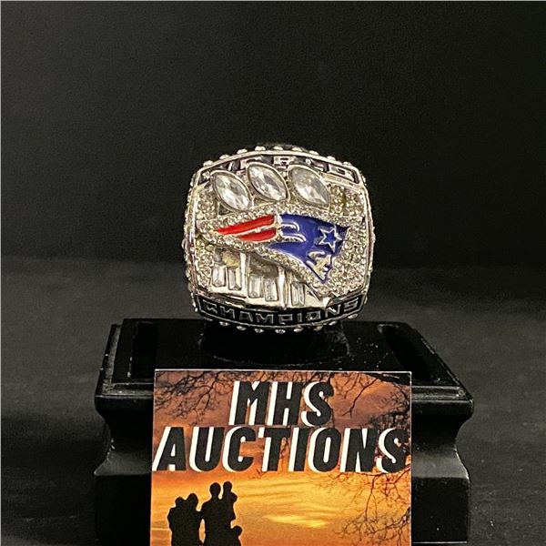 NEW ENGLAND PATRIOTS N.F.L 2004 "BRADY" CHAMPIONSHIP REPLICA RING (ref661)