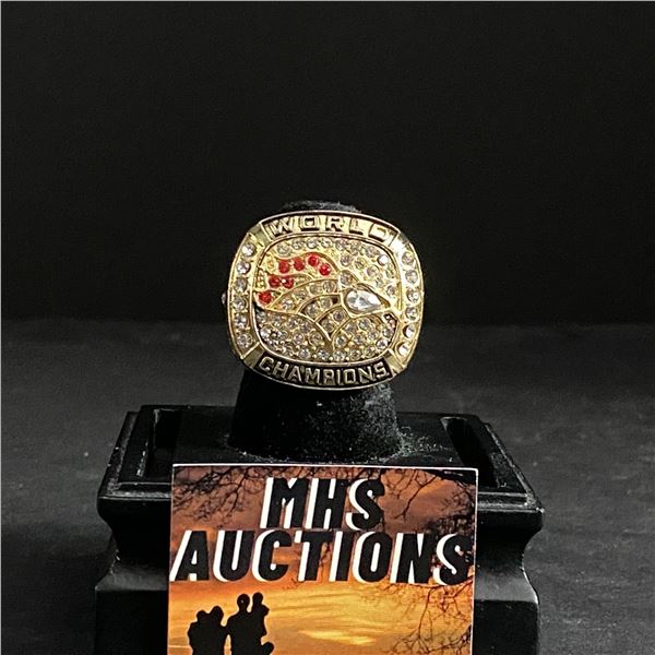 DENVER BRONCOS N.F.L 1997  ELWAY  CHAMPIONSHIP REPLICA RING (ref726)