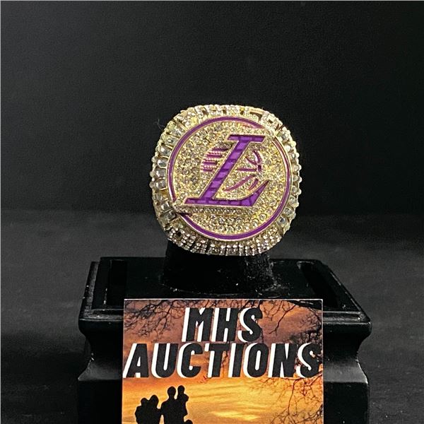LOS ANGELES LAKERS 2020 "JAMES" CHAMPIONSHIP REPLICA RING BEAUTIFUL!! (ref#420)