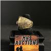 Image 3 : LOS ANGELES LAKERS 1982 "JOHNSON" CHAMPIONSHIP REPLICA RING (ref#421)