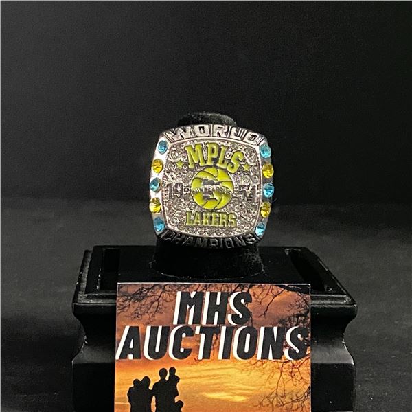 MINNEAPOLIS LAKERS N.B.A 1953 CHAMPIONSHIP REPLICA RING (ref441)