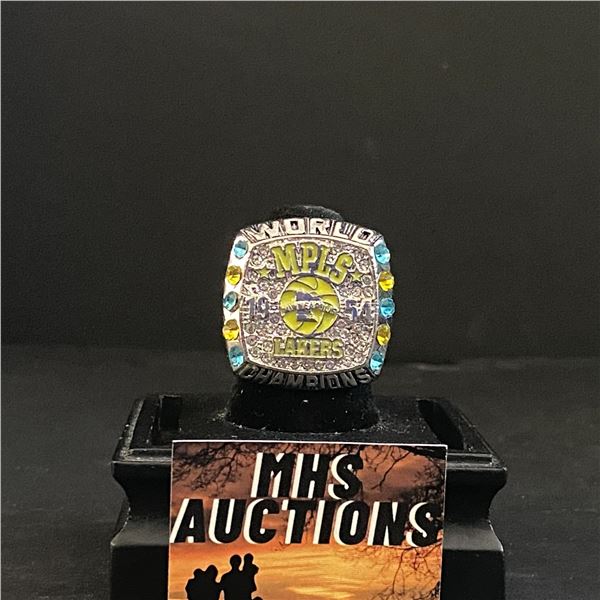 MINNEAPOLIS LAKERS N.B.A 1954 CHAMPIONSHIP REPLICA RING (ref442)