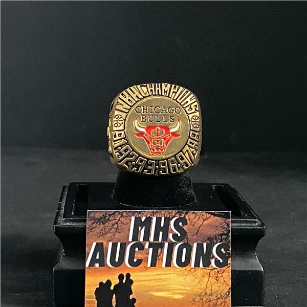 CHICAGO BULLS N.B.A CHAMPIONSHIP REPLICA RING (ref453)