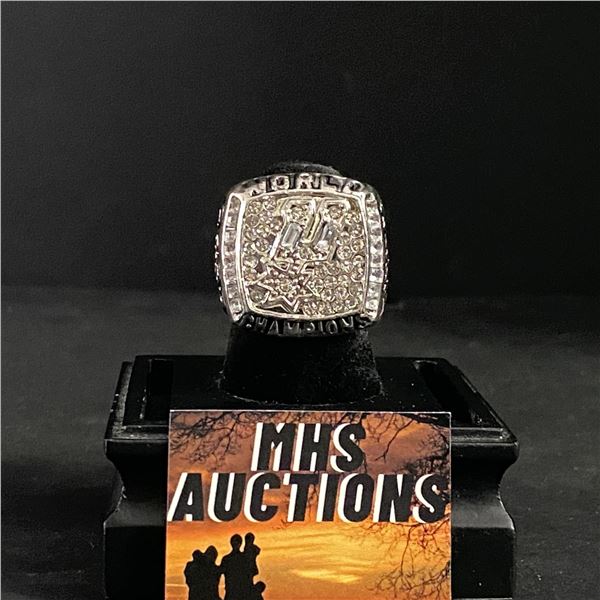 SAN ANTONIO SPURS N.B.A 2003  DUNCAN  CHAMPIONSHIP REPLICA RING (ref469)