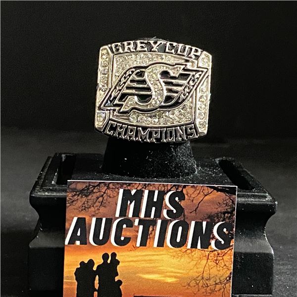 SASKATCHEWAN ROUGHRIDERS C.F.L 2007 "CLOVIS" CHAMPIONSHIP REPLICA RING (ref887)