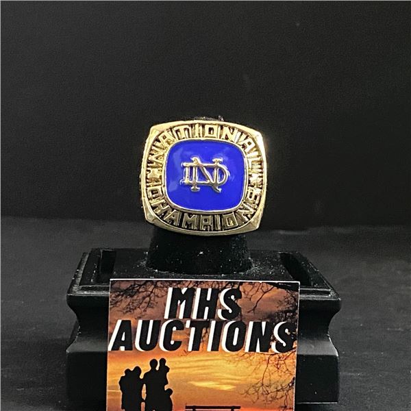 NOTRE DAME FIGHTING IRISH NATIONAL CHAMPIONS 1966 "PARSEGHIAN" CHAMPIONSHIP REPLICA RING (ref1022)