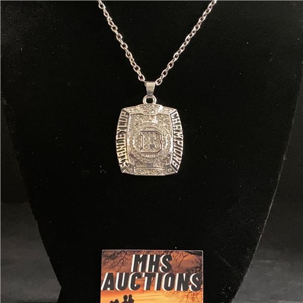 BOSTON BRUINS 2011 N.H.L CHAMPIONSHIP NECKLACE (ref1157)