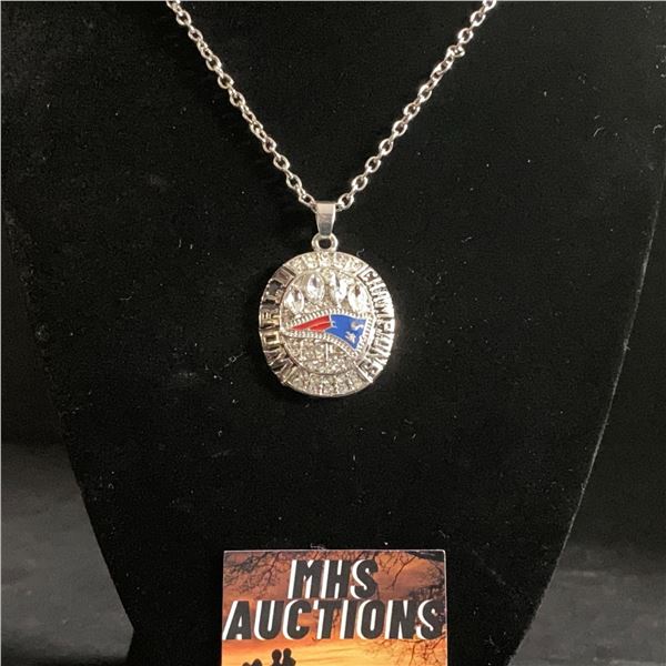 NEW ENGLAND PATRIOTS N.F.L 2014 CHAMPIONSHIP NECKLACE (ref1183)