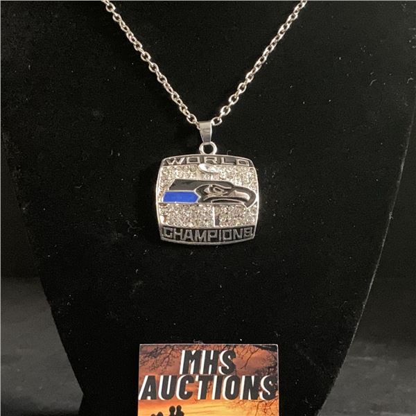 SEATTLE SEAHAWKS N.F.L 2013 CHAMPIONSHIP NECKLACE (ref1188)