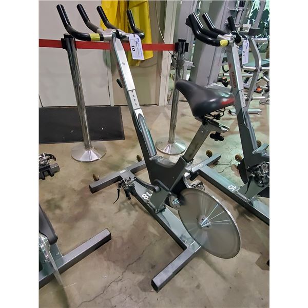 KEISER M3 COMMERCIAL SELF POWERED SPIN BIKE WITH ADJUSTABLE SEAT AND HANDLE