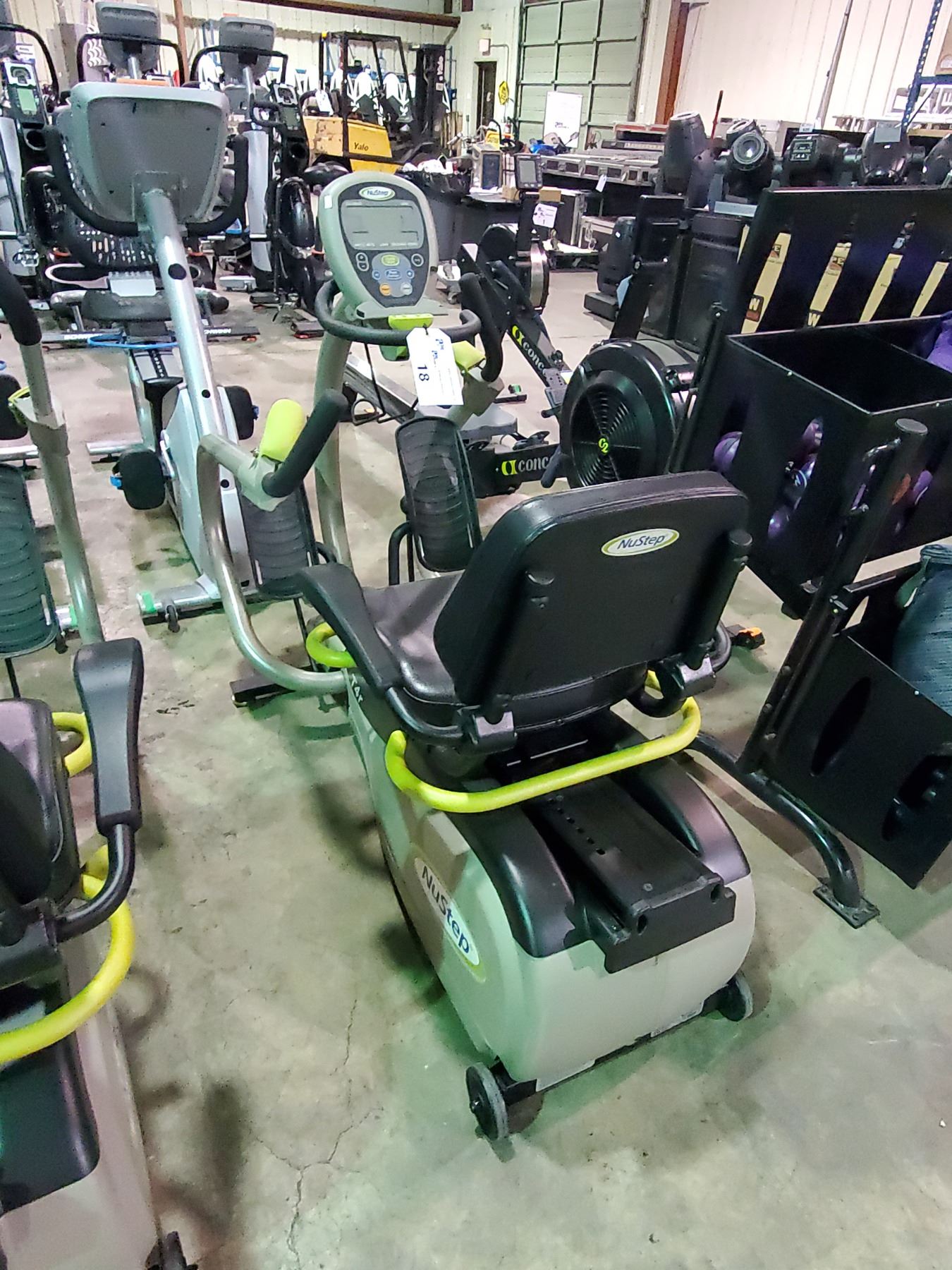 NUSTEP T4R COMMERCIAL SELF POWERED RECUMBENT CROSS TRAINER WITH DISPLAY