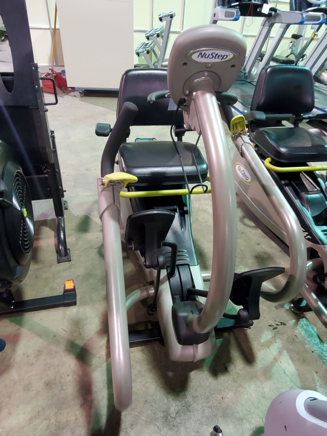 NUSTEP T4R COMMERCIAL SELF POWERED RECUMBENT CROSS TRAINER WITH DISPLAY