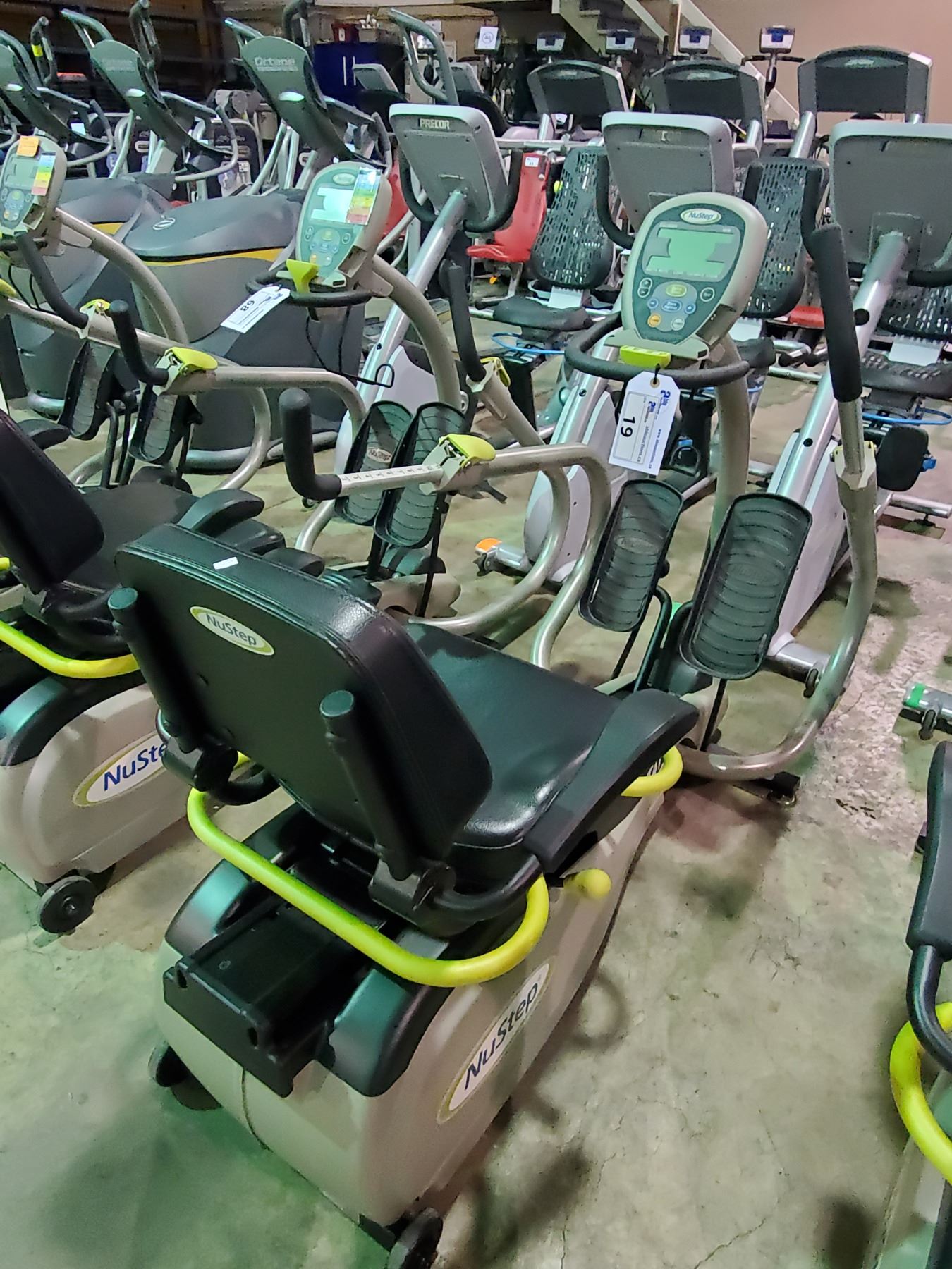 NUSTEP T4R COMMERCIAL SELF POWERED RECUMBENT CROSS TRAINER WITH DISPLAY