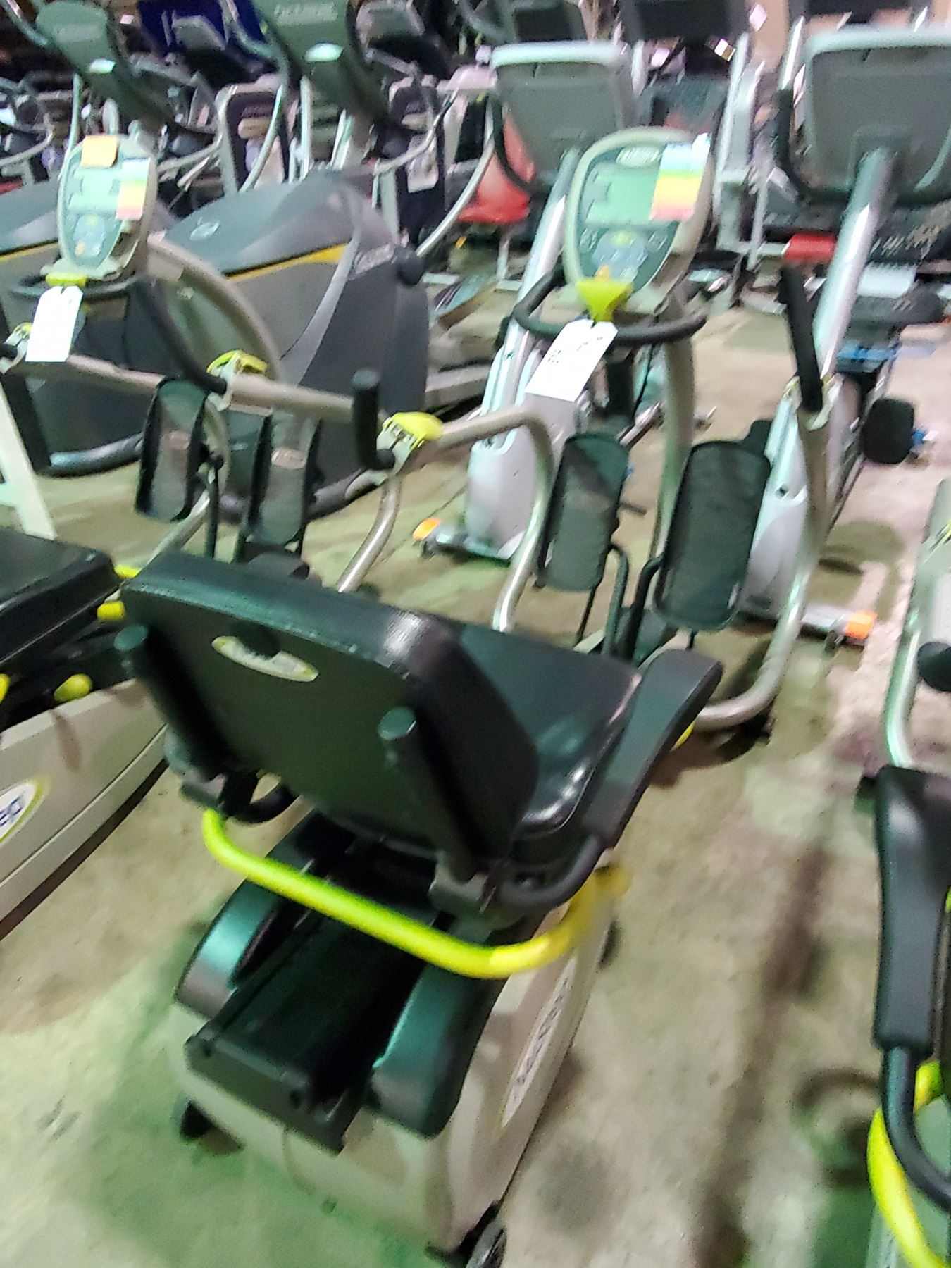 NUSTEP T4R COMMERCIAL SELF POWERED RECUMBENT CROSS TRAINER WITH DISPLAY