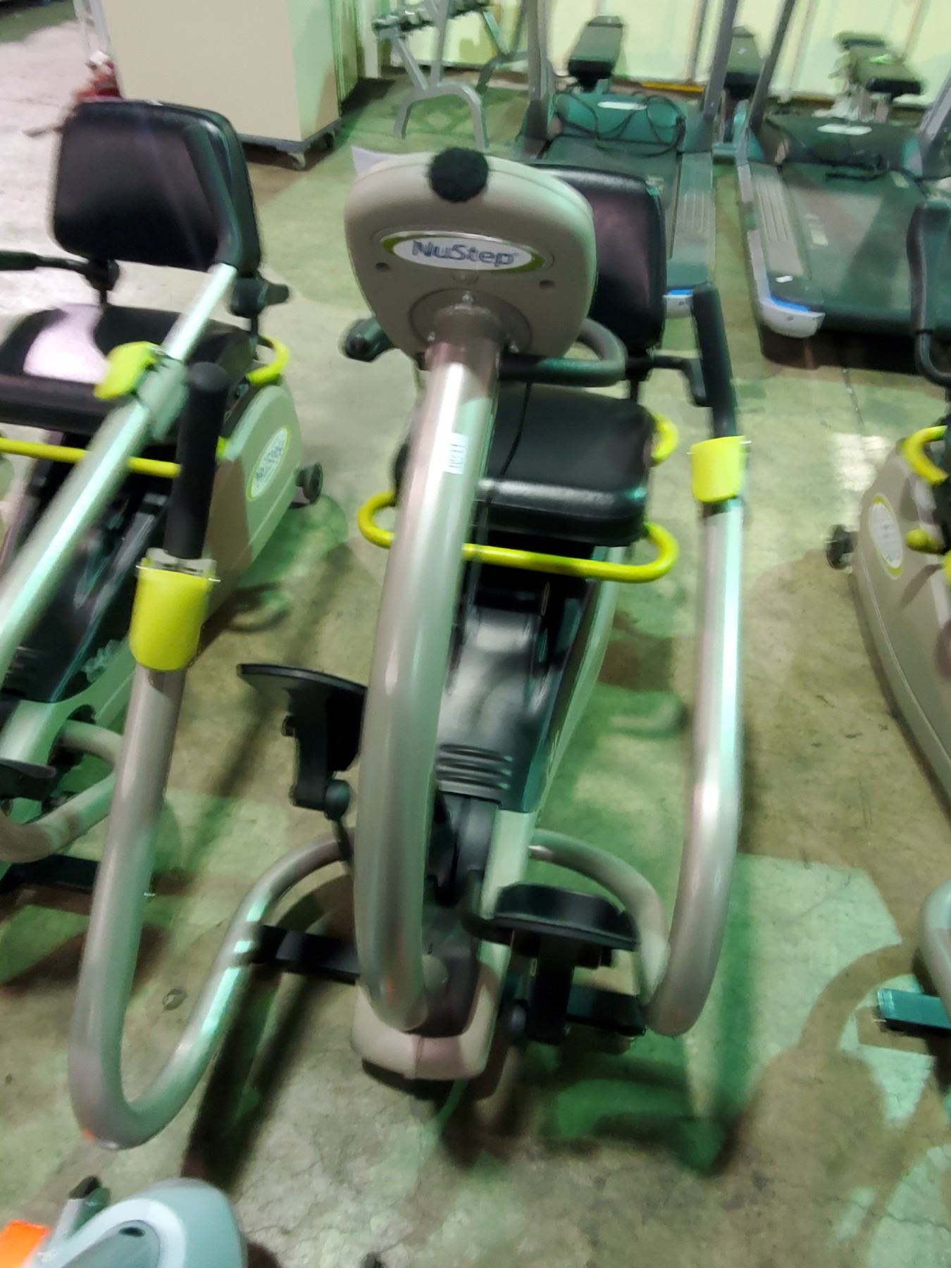 NUSTEP T4R COMMERCIAL SELF POWERED RECUMBENT CROSS TRAINER WITH DISPLAY