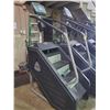 Image 2 : NAUTILUS STAIRMASTER COMMERCIAL SELF POWERED STAIR CLIMBING MACHINE WITH DISPLAY