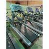 Image 2 : LIFE FITNESS FLEX DECK COMMERCIAL TREADMILL WITH DISPLAY, ADJUSTABLE INCLINE AND SPEED