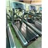 Image 2 : LIFE FITNESS FLEX DECK COMMERCIAL TREADMILL WITH DISPLAY, ADJUSTABLE INCLINE AND SPEED