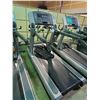 Image 2 : LIFE FITNESS FLEX DECK COMMERCIAL TREADMILL WITH DISPLAY, ADJUSTABLE INCLINE AND SPEED
