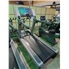 Image 2 : LIFE FITNESS FLEX DECK COMMERCIAL TREADMILL WITH DISPLAY, ADJUSTABLE INCLINE AND SPEED
