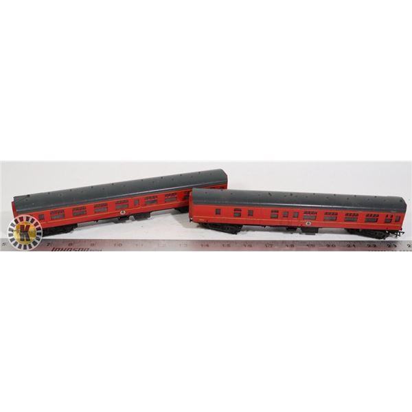 2 HOGWARTS TOY TRAINS RED AND BLACK