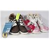 Image 1 : SHOES KIDS US SIZE 34 PAIR OF 2 ASSORTED COLORS