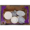 Image 1 : BOX OF KITCHEN DISHES