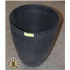 Image 1 : PLANTER 15" DIAMETER X 17" DEEP