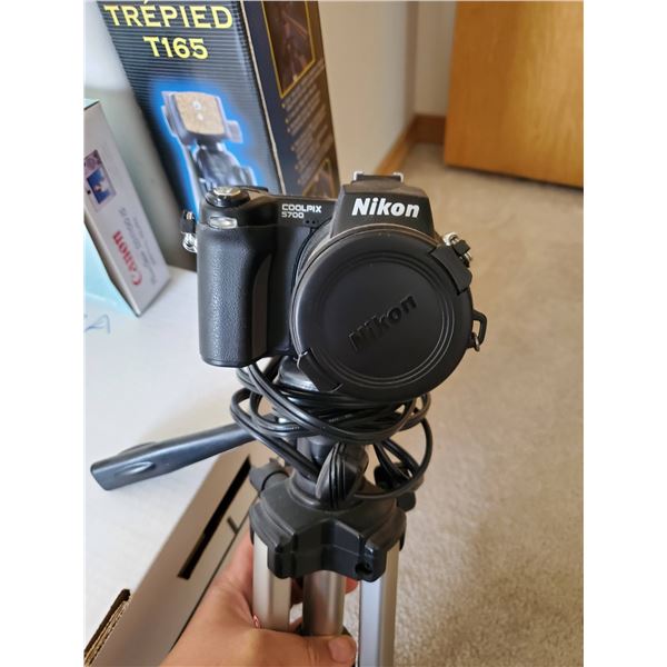 Nikon Coolpix 5700 Tripod Accessories