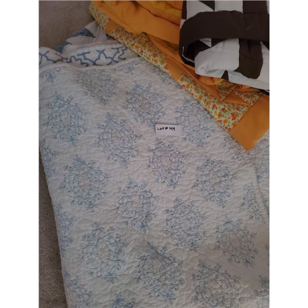 Quilt and Blanket Lot
