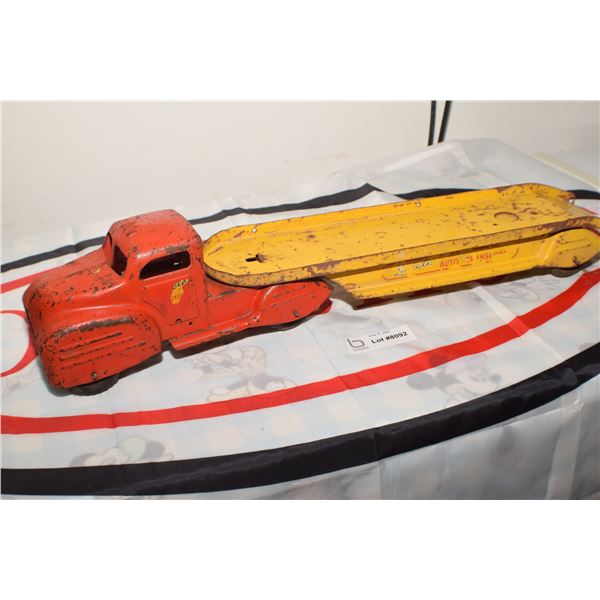 LINCOLN TOYS TRACK AND TRAILER 2 FEET LONG