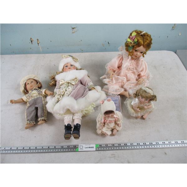 Misc Sitting Dolls + Samantha Collection 17  Tall