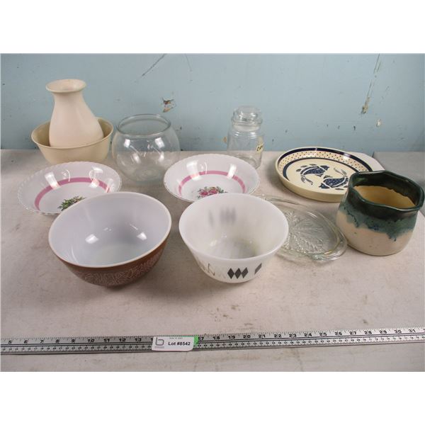 Pyrex + Federal Bowls + Misc Kitchenware