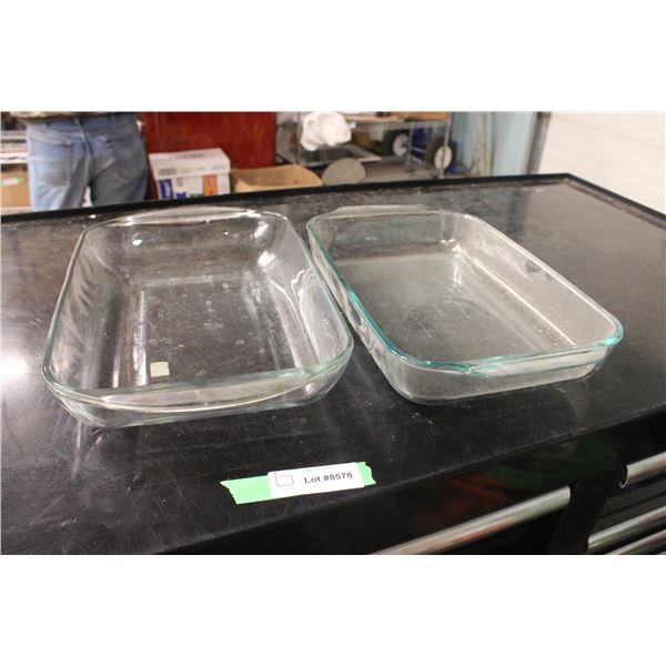 2 Pyrex Glass Casserole Dishes Plates