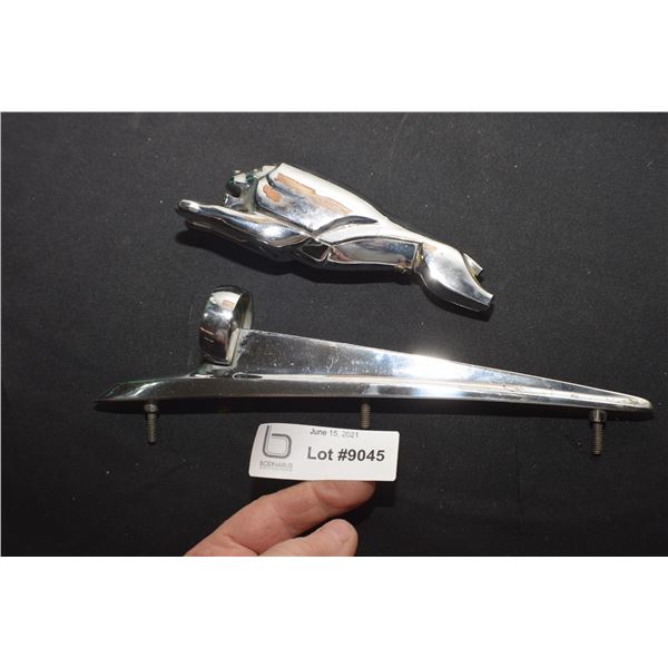 ANTIQUE SCRIPT EMBLEM LOT ---  FORD / LION