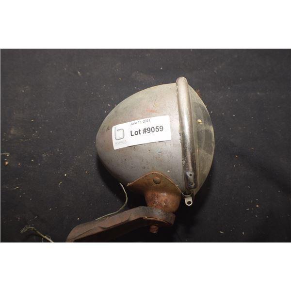 ANTIQUE LIGHT AUTOMOTIVE