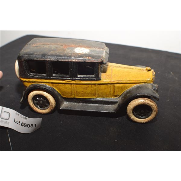 ANTIQUE CAST IRON SEDAN AUTOMOBILE TOY