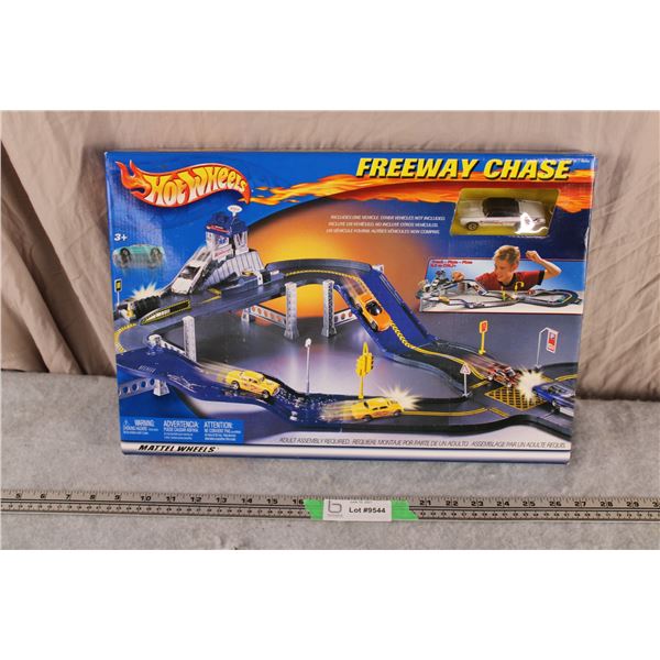Hot Wheels Freeway Chase - Sealed