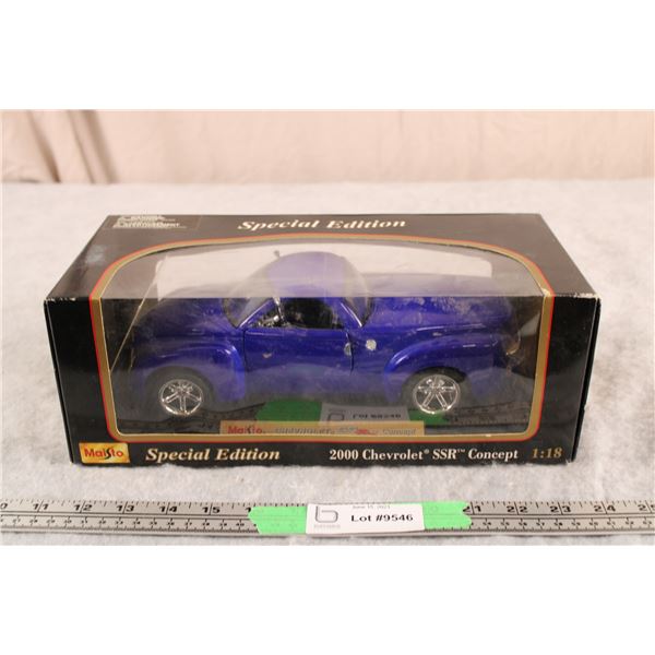 Maisto 2000 Chev SSR Concept - NIB