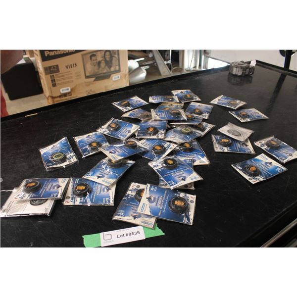 (2X THE MONEY) NHL 2006-07 Mini Puck Collection