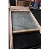 Image 4 : Wooden Vintage Wash Board (cracked)