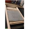 Image 2 : Vintage Wash Board Walters Woods