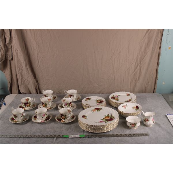 8 Piece Dinner Set "Royal Albert" Missing 4 bowls "Kings Ransom" - 46 pieces total