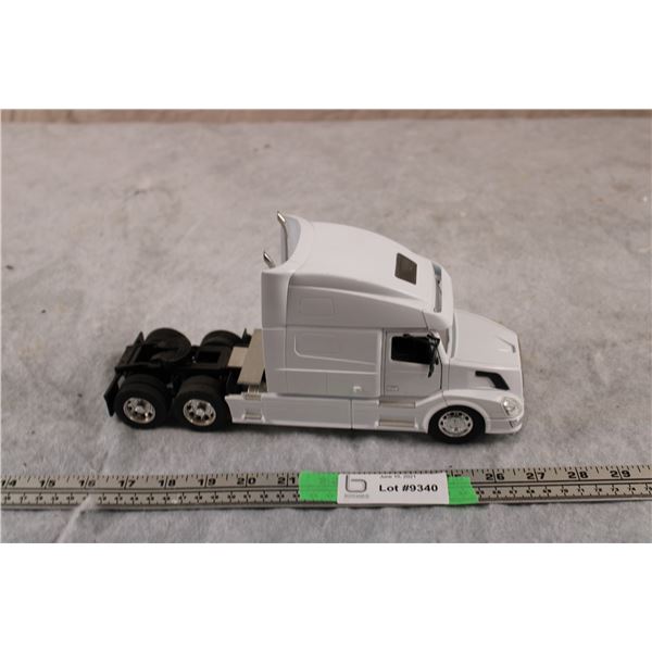NewRay Volvo Semi - 11"