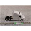 Image 1 : NewRay Volvo Semi - 11"