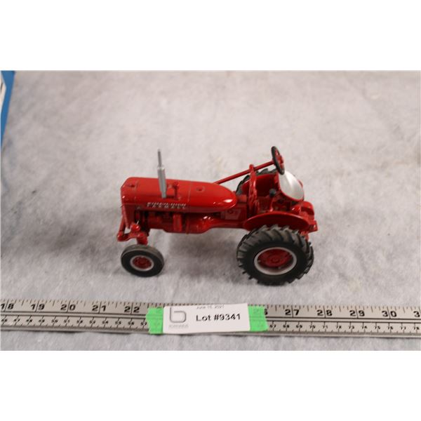 Ertl Farmall A Tractor - 1:16