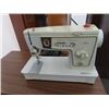 Image 2 : Singer Sewing Machine w Cabinet