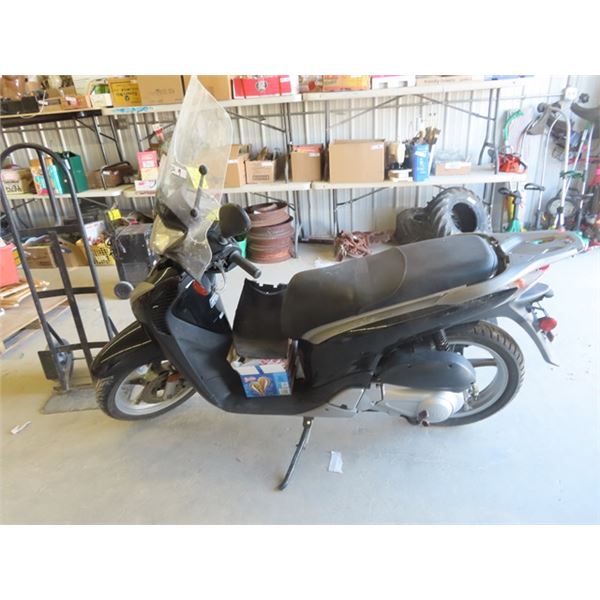 2010 Honda SH-150 Scooter S#ZDCKF102XAF000190  Will Run But Needs Ignition Switch, Steering  Alignme