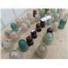 Image 3 : Approx 35 Insulators